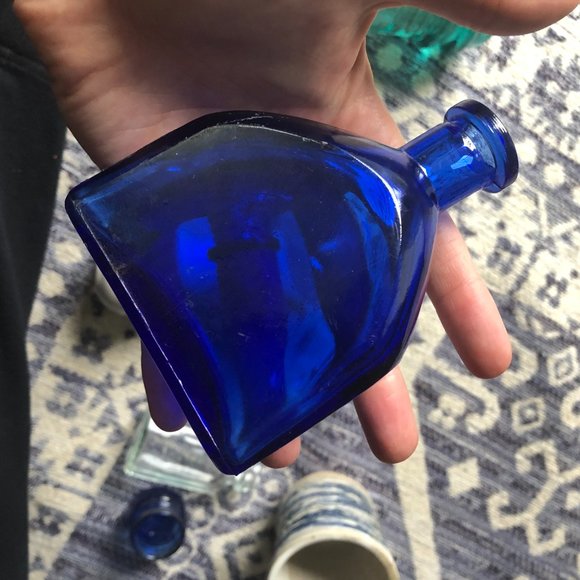 Lot of 7 Glass and Ceramic Bottles - Picture 12 of 13